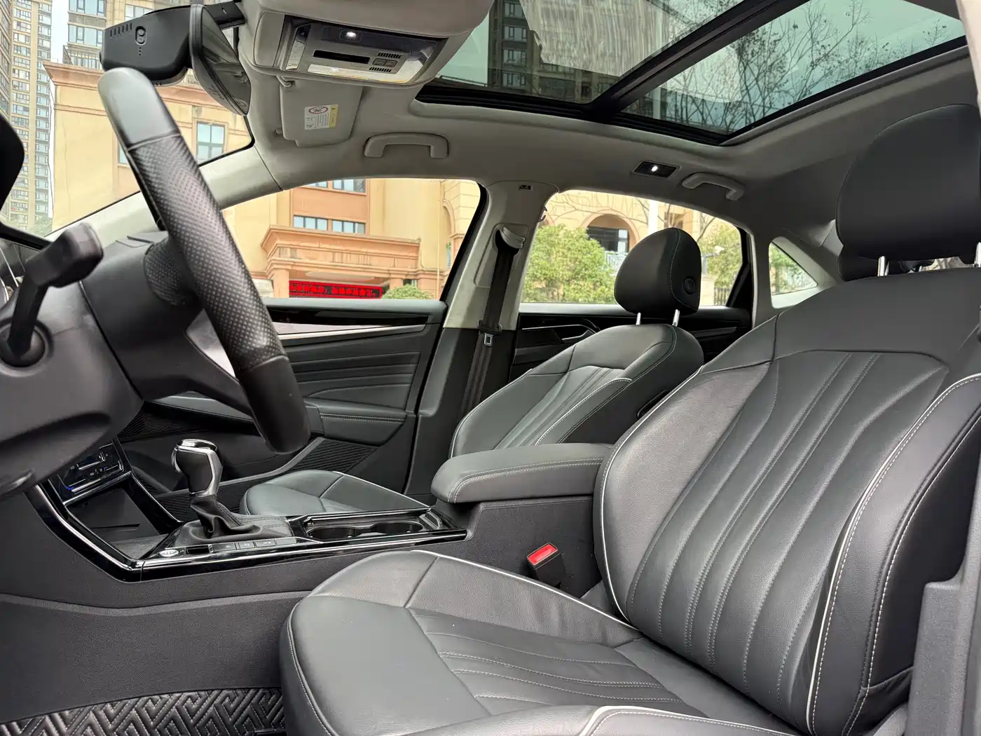 Volkswagen Passat 2023 330TSI Starlight Elite Edition фото 9