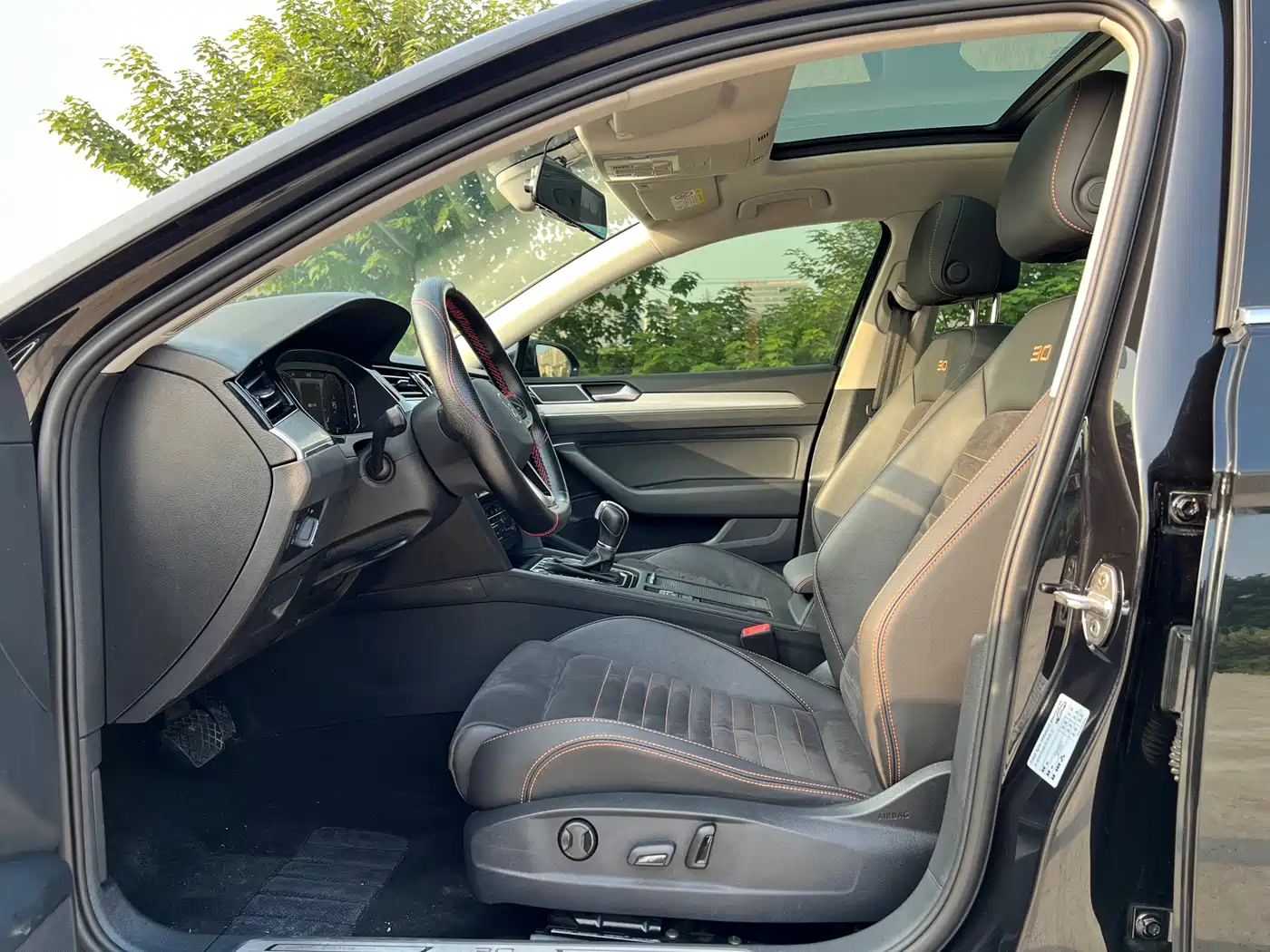 Volkswagen Magotan 2021 330TSI DSG 30th Anniversary Edition фото 4