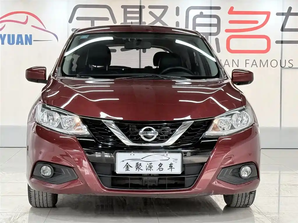 Photo 2 - Nissan Tiida