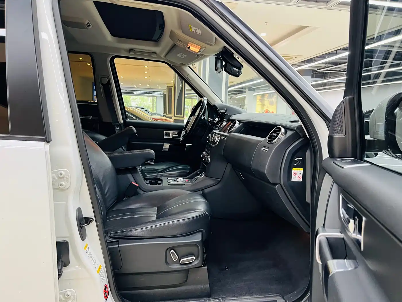 Land Rover Discovery 2016 3.0 SC Black Edition SE фото 13
