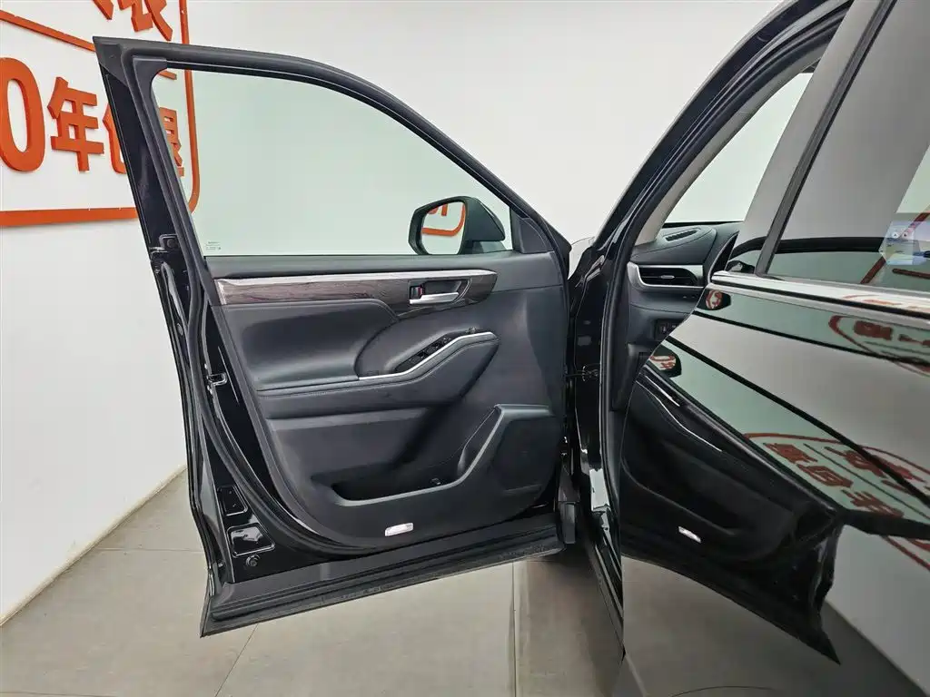 Toyota Highlander 2024 2.5L Smart Hybrid 4WD Premium 7-seater фото 8