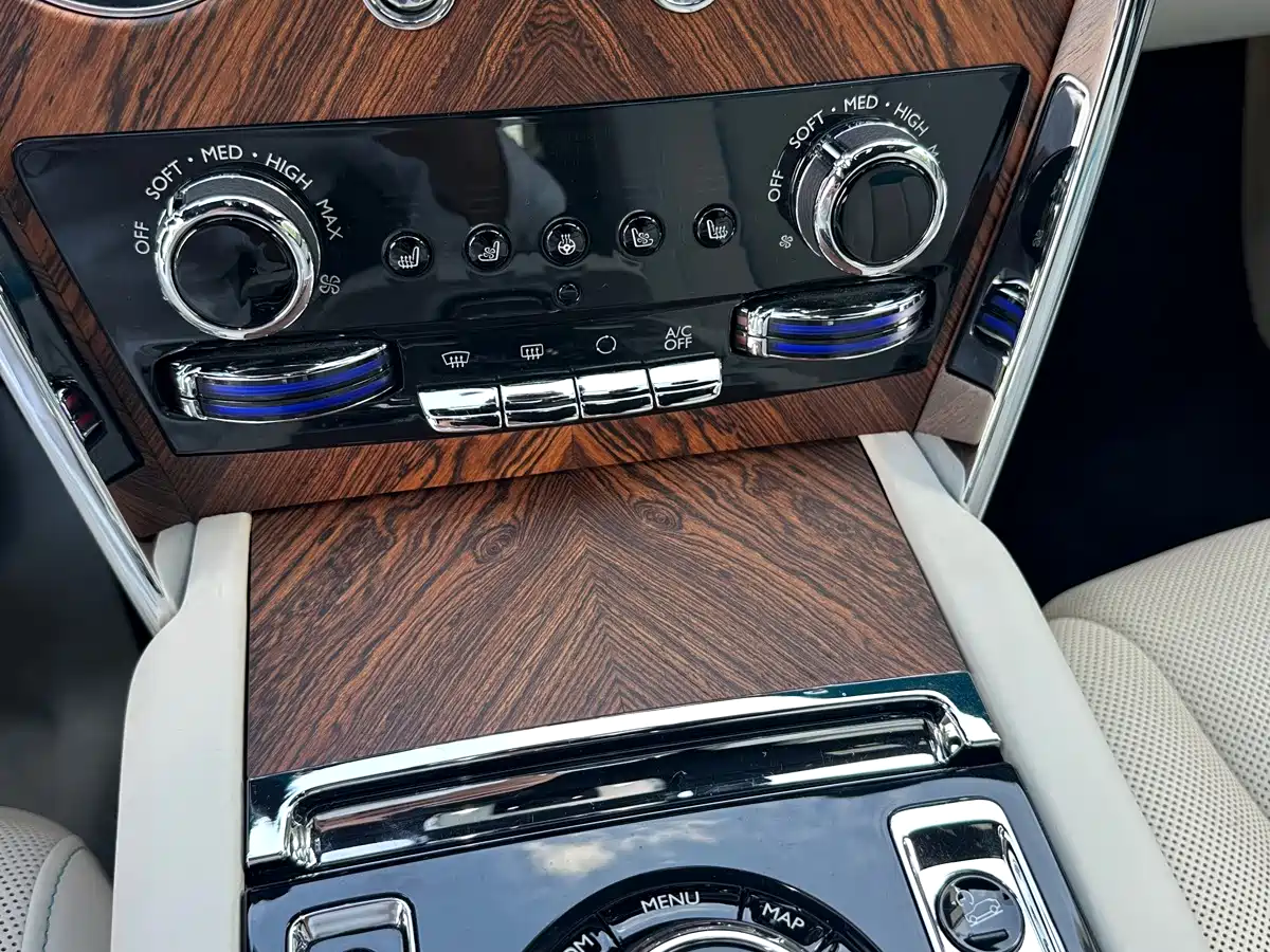 Фото 10 - Rolls-Royce Cullinan