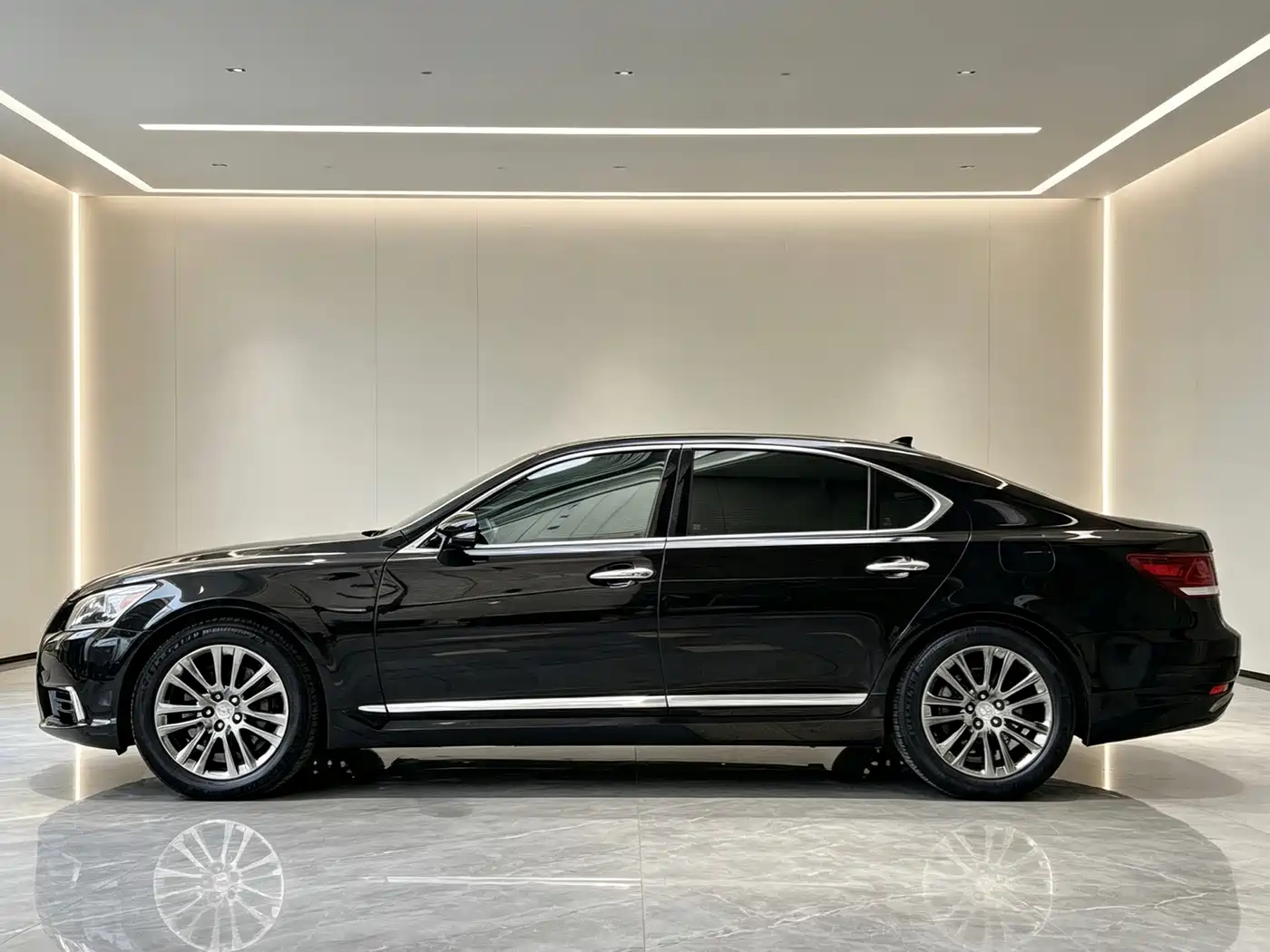 Фото 3 - Lexus LS
