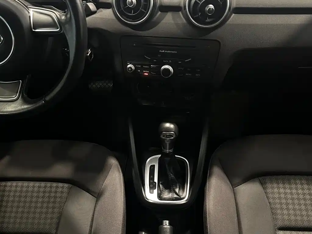 Audi A1 2015 2014 30 TFSI Sportback Fashion
