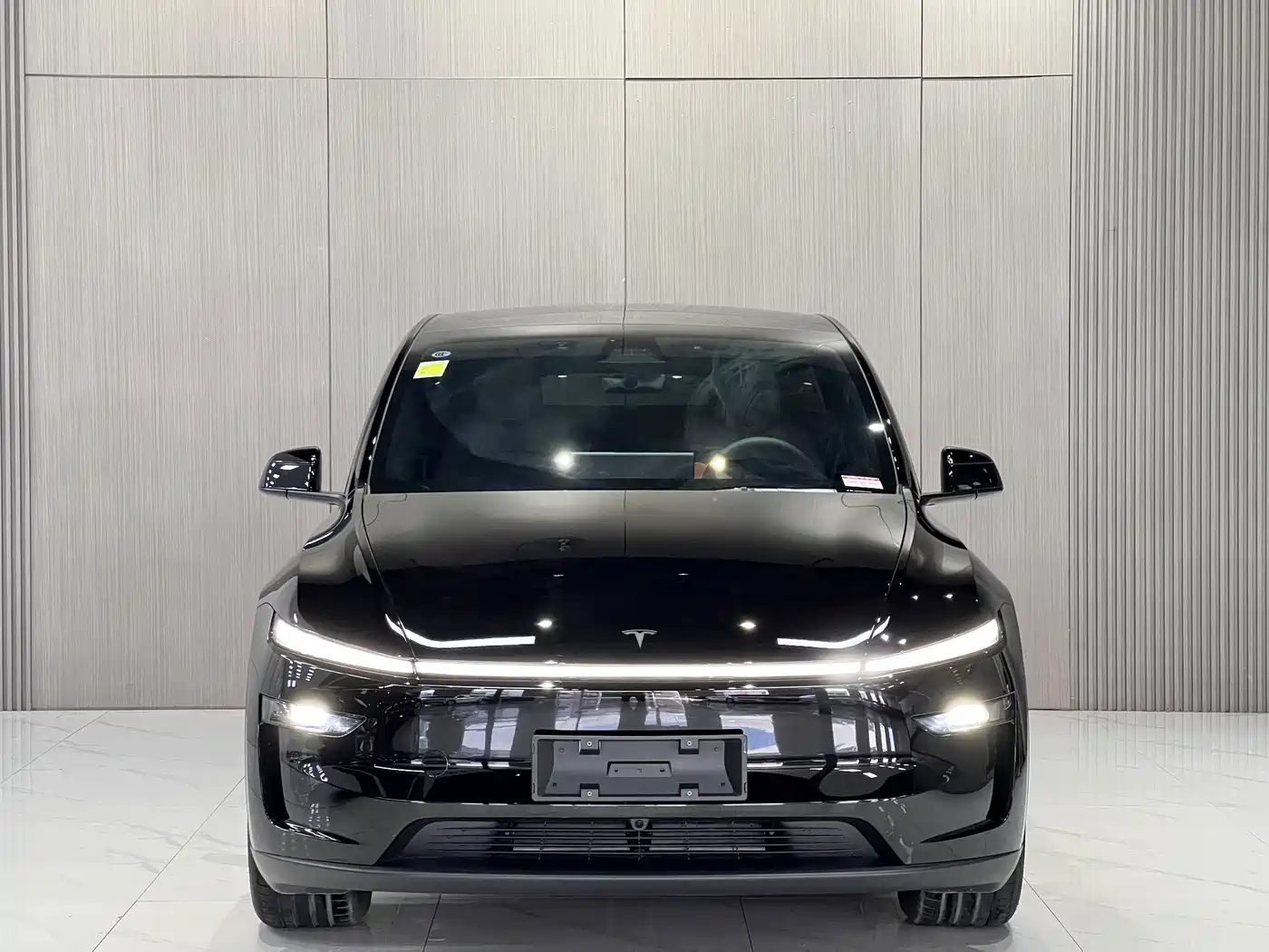 Tesla Model Y 2026 2025 Long Range All-Wheel Drive