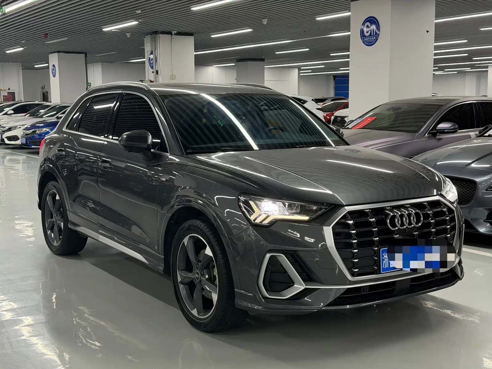 Photo 3 - Audi Q3