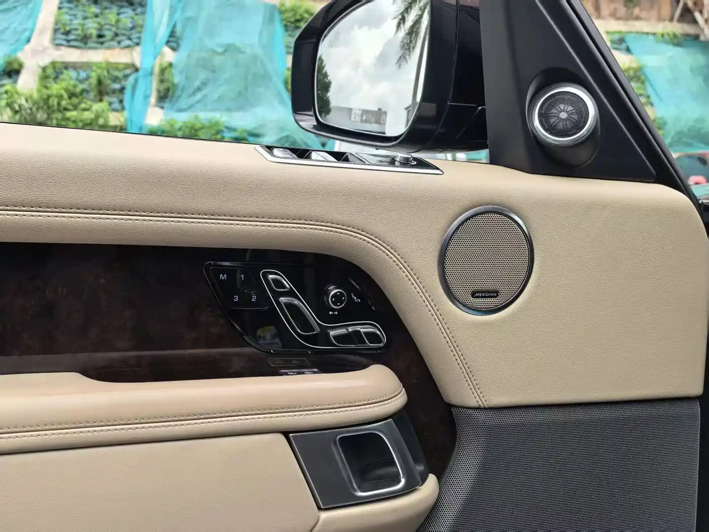 Land Rover Range Rover 2021 3.0 L6 Heritage Extended Classic Edition фото 11