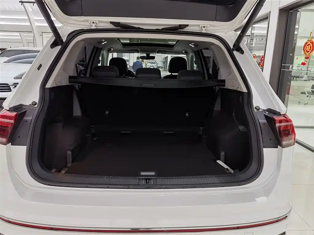 Volkswagen Tiguan L 2022 330TSI Auto 2WD R-Line Premium Edition фото 16