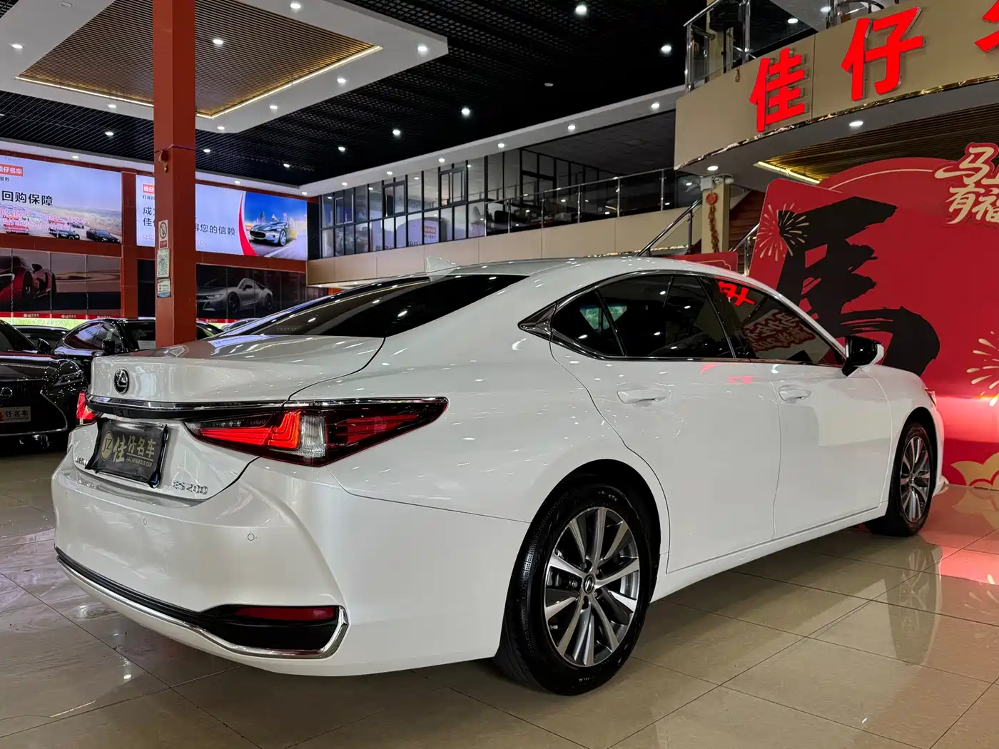 Lexus ES 2020 200 Luxury фото 6