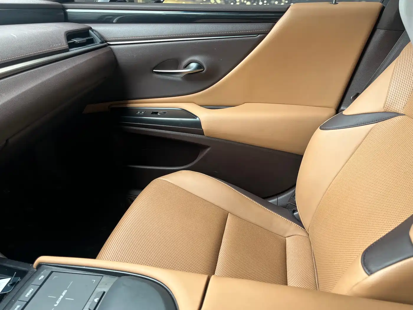 Lexus ES 2021 200 Excellence Edition фото 14
