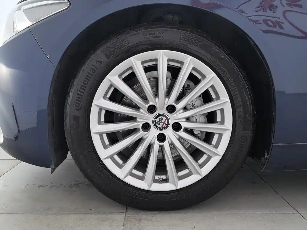 Alfa Romeo Giulia 2019 2017 2.0T 200HP Elite Edition
