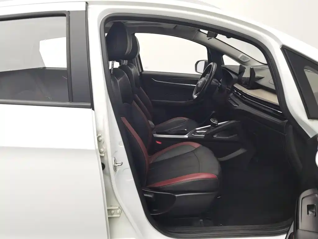 Фото 23 - Geely Vision X3