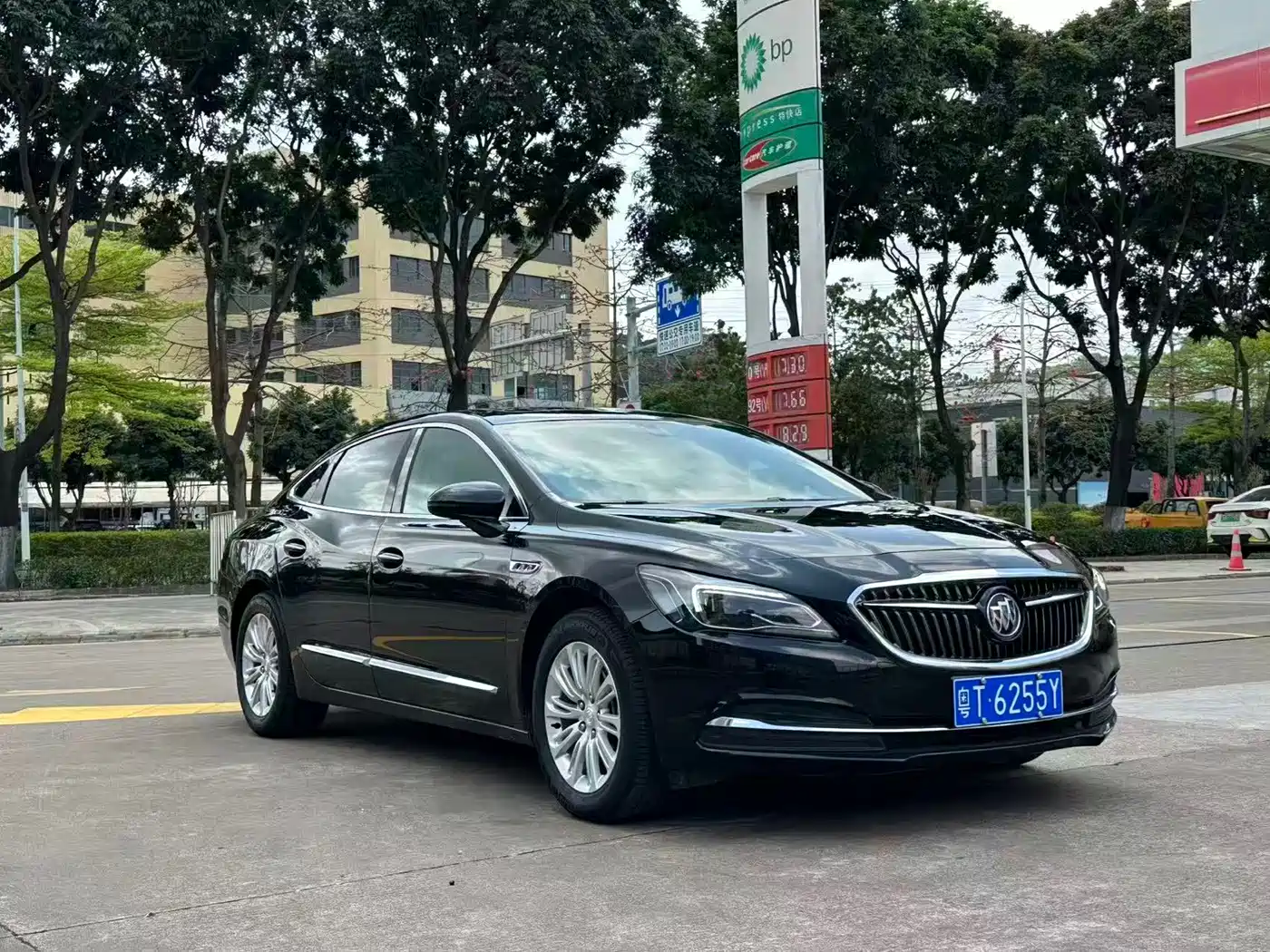 Photo 3 - Buick LaCrosse