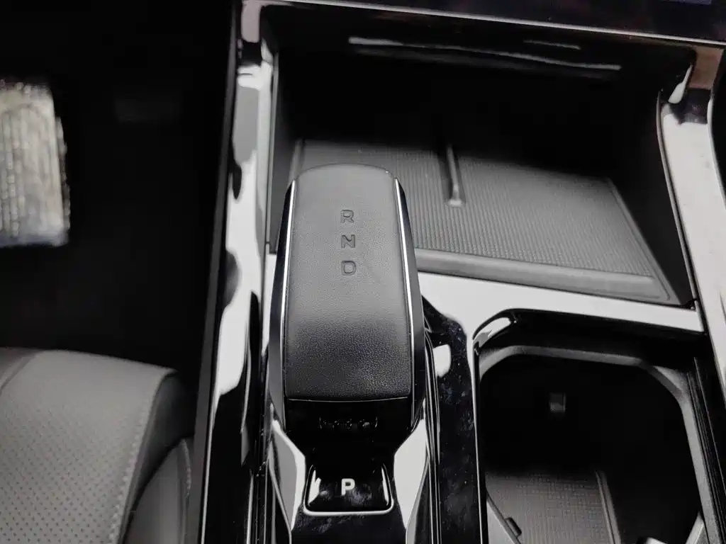 Photo 13 - Geely Atlas