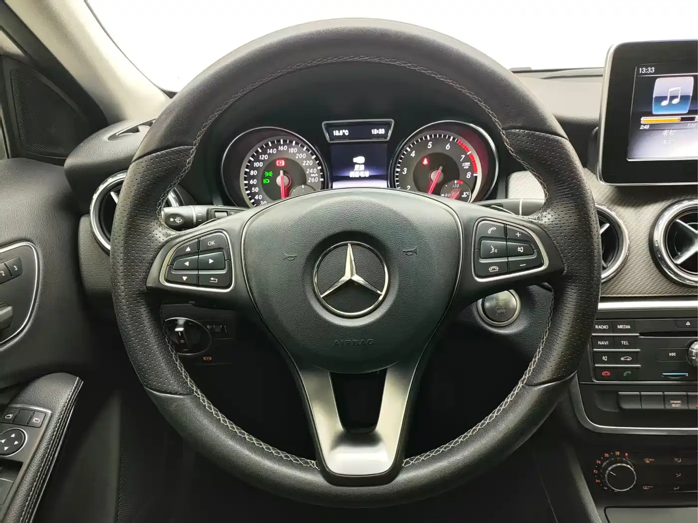 MERCEDES-BENZ GLA