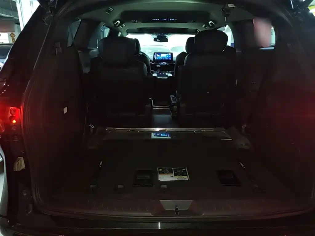 Фото 19 - Toyota Sienna