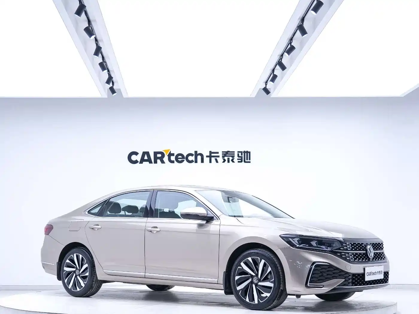 Volkswagen Passat 2022 330TSI Starlight Elite Edition фото 6