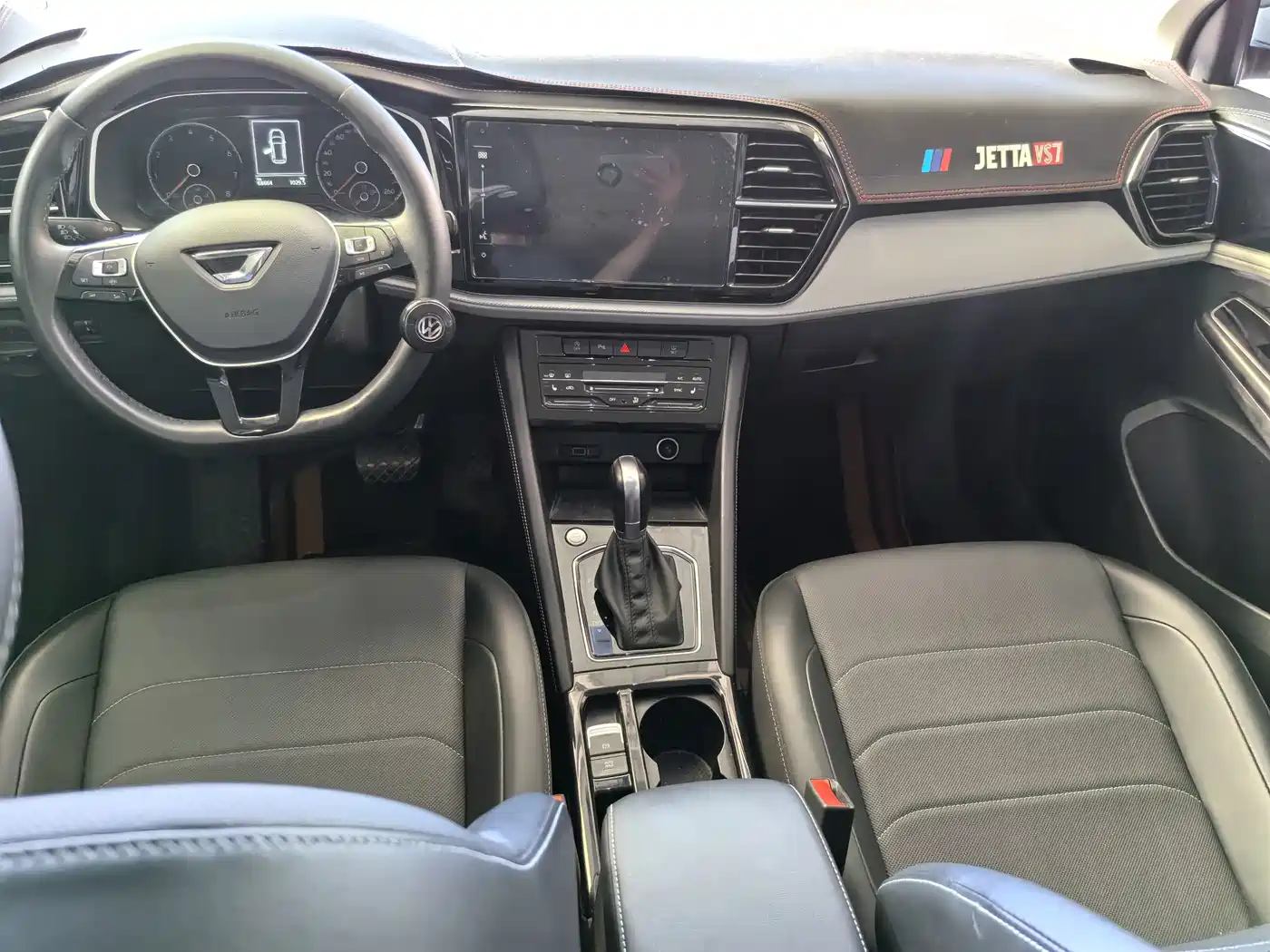 Photo 8 - Jetta VS7