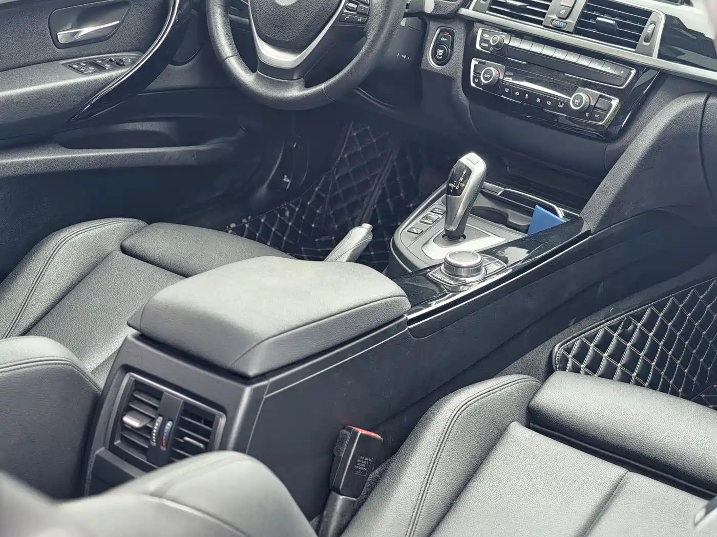 BMW 3 Series GT 2019 320i Fashion Model фото 13