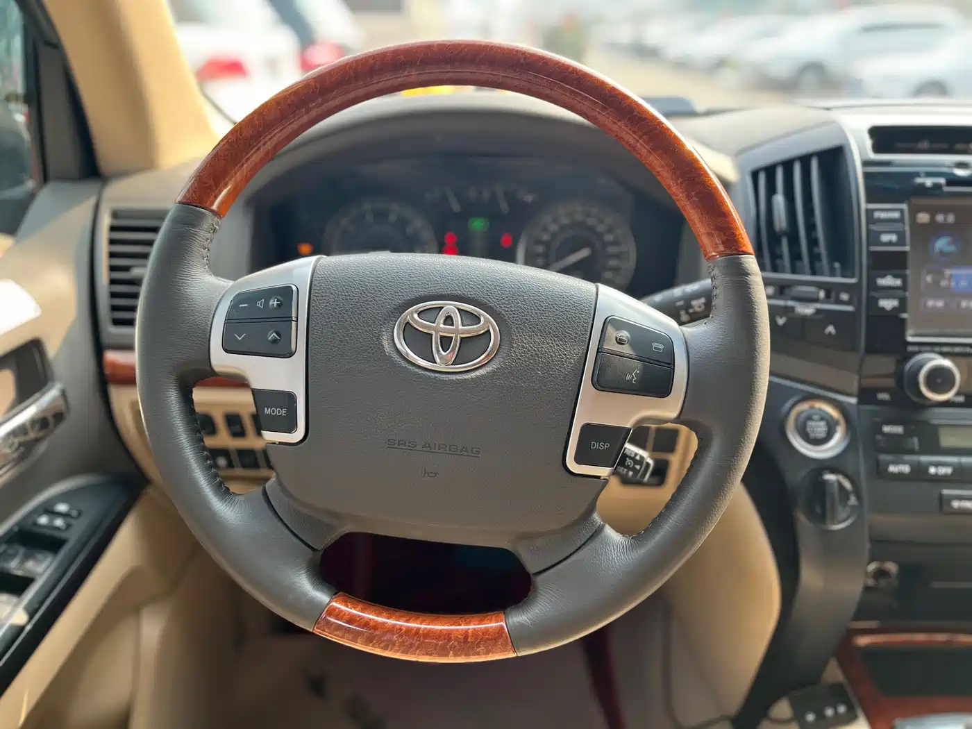 Toyota Land Cruiser (Import) 2015 4.0L V6 Middle East Limited Edition фото 21
