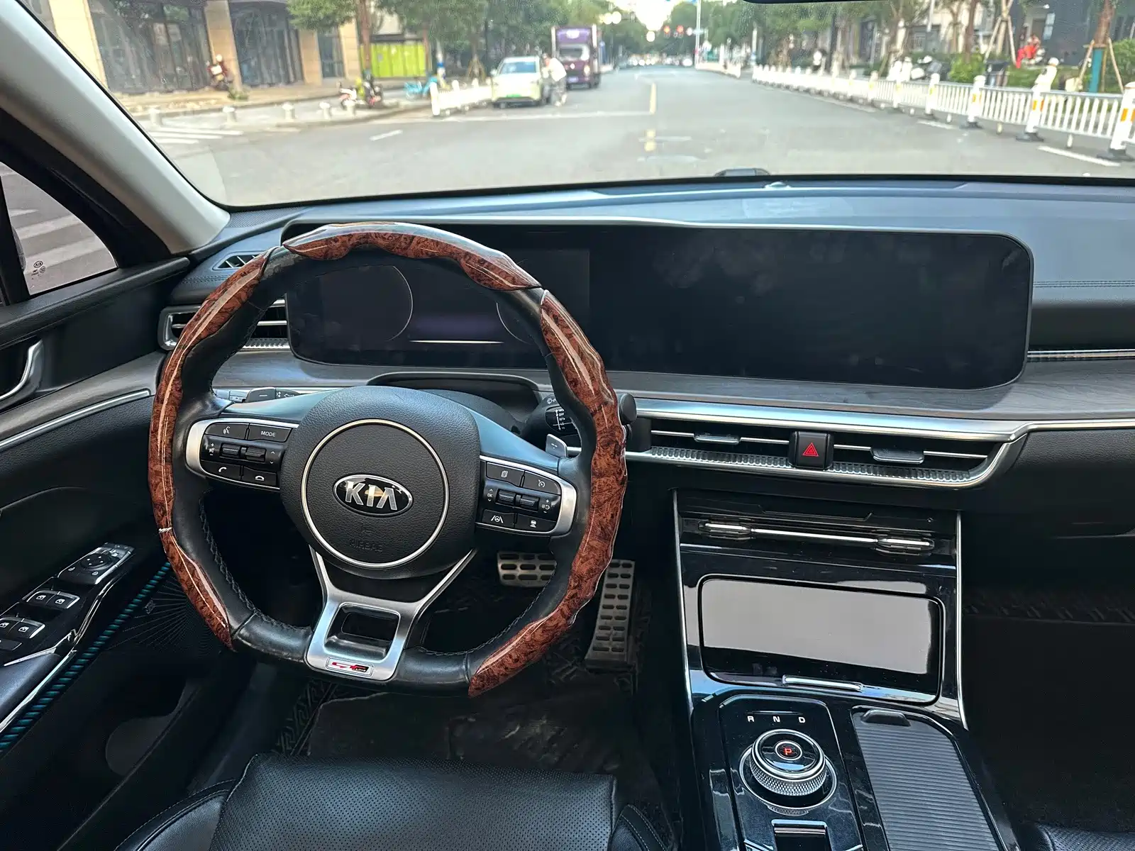 Photo 16 - Kia K5