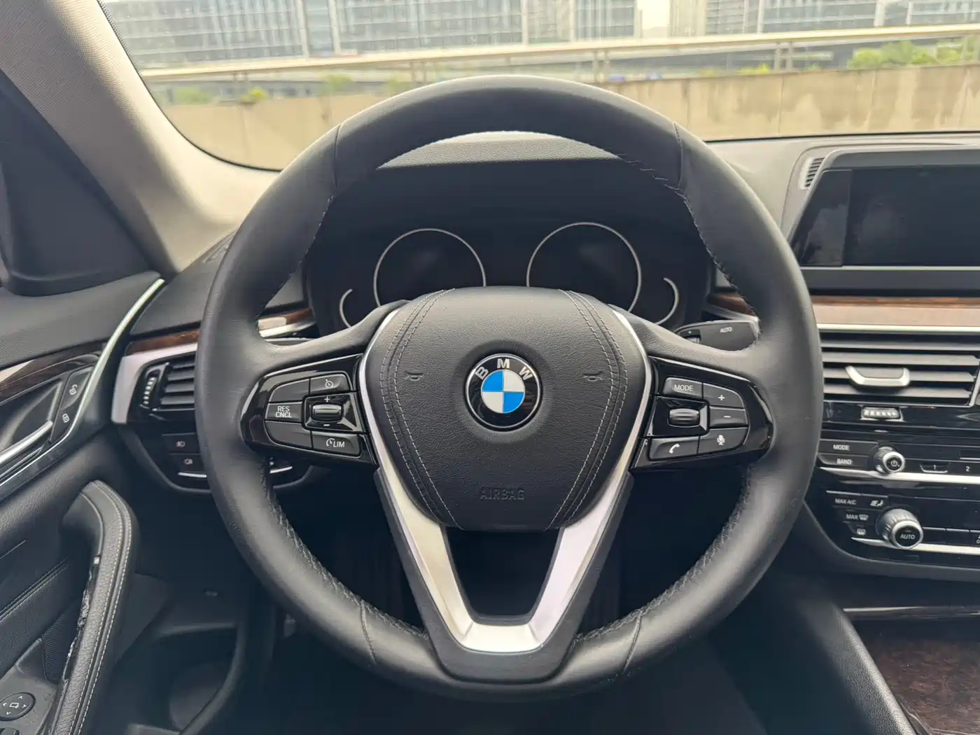 BMW 5 Series 2018 528Li Launch Special Edition фото 10