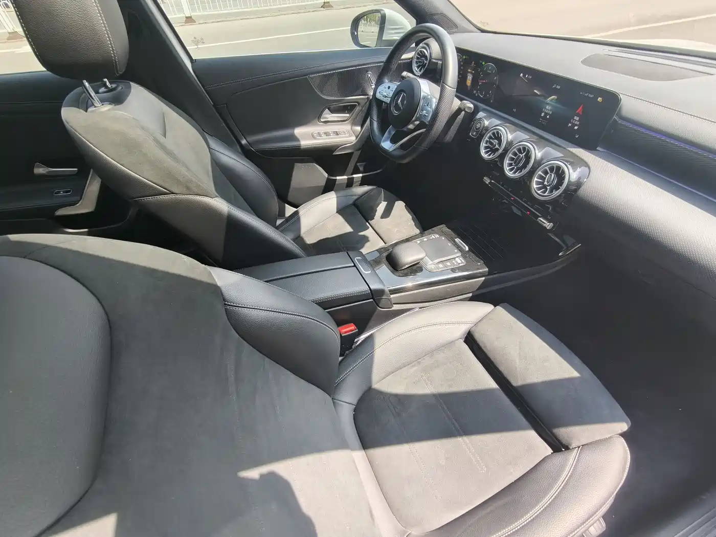 Mercedes-Benz A-Class 2022 A 200 L Sport Sedan Dynamic фото 16