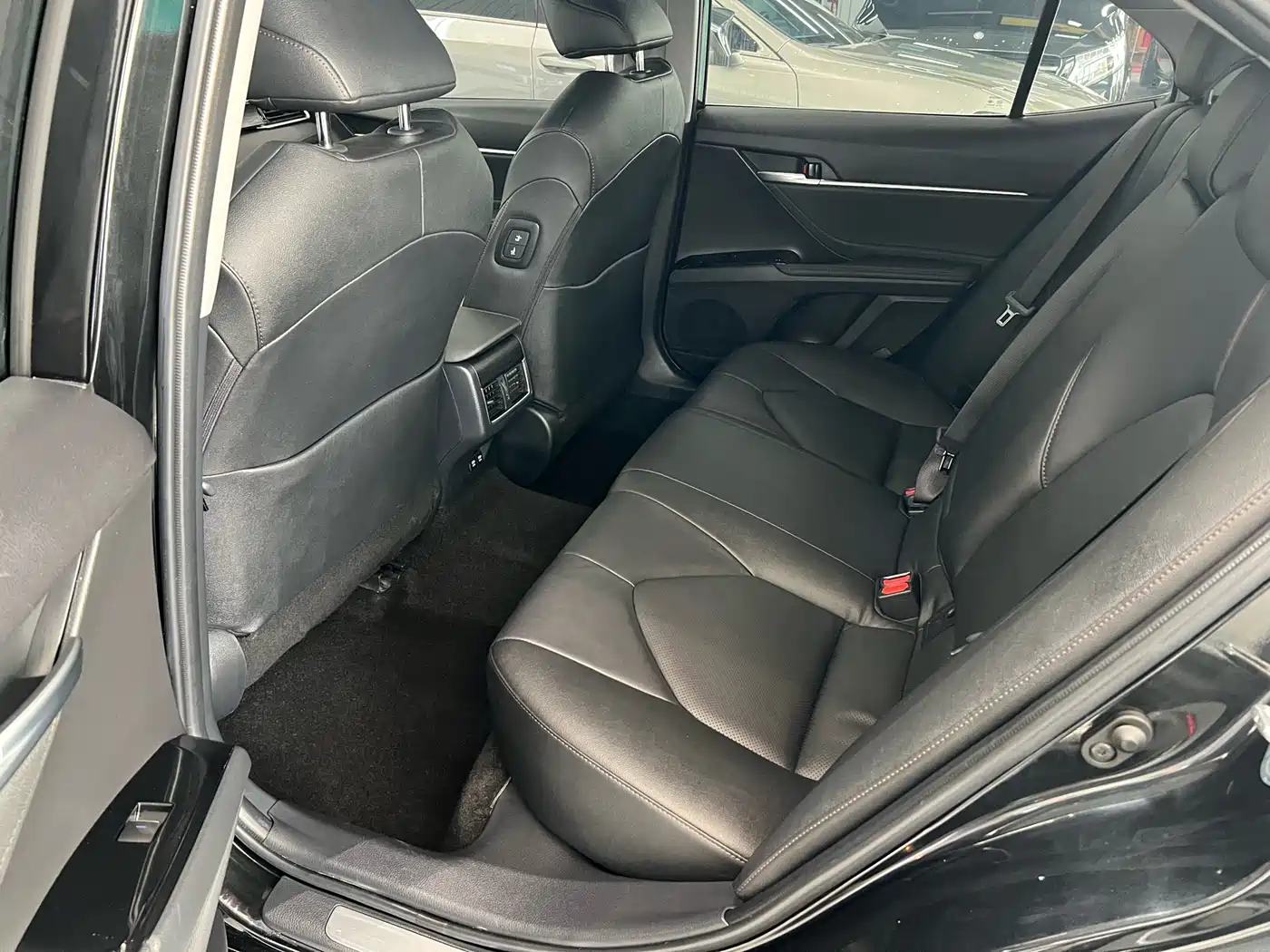 Toyota Camry 2021 2.5G Luxury Edition фото 16