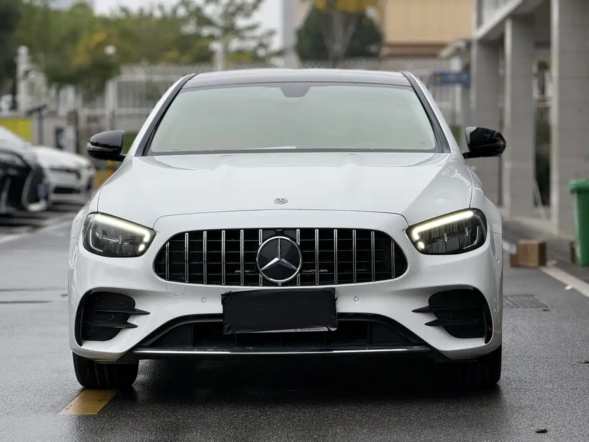 Фото 9 - Mercedes-Benz E-Class