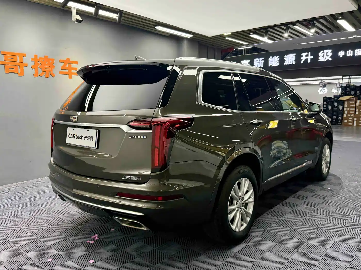 CADILLAC XT6