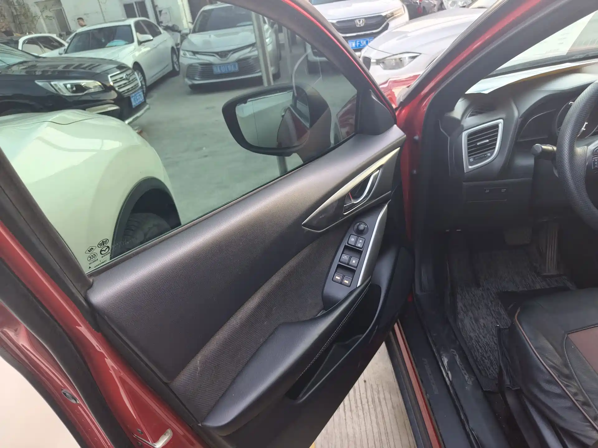 Фото 3 - Mazda CX-4