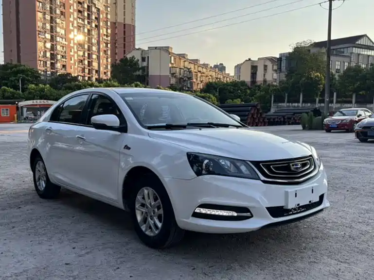 Фото 4 - Geely Emgrand