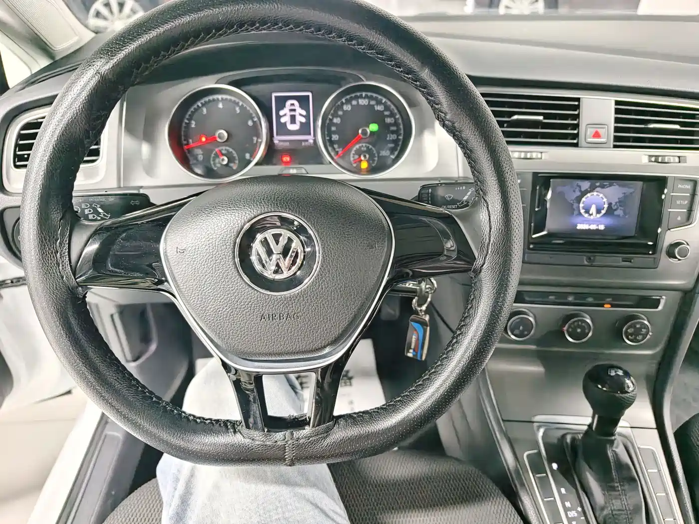 Volkswagen Golf 2016 1.6L Automatic Comfort фото 12