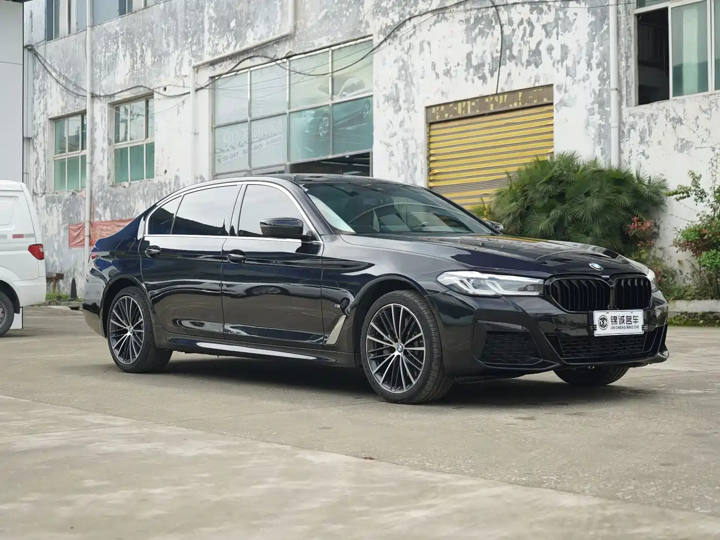 BMW 5 Series 2023 Facelift 530Li Leading M Sport Package фото 3