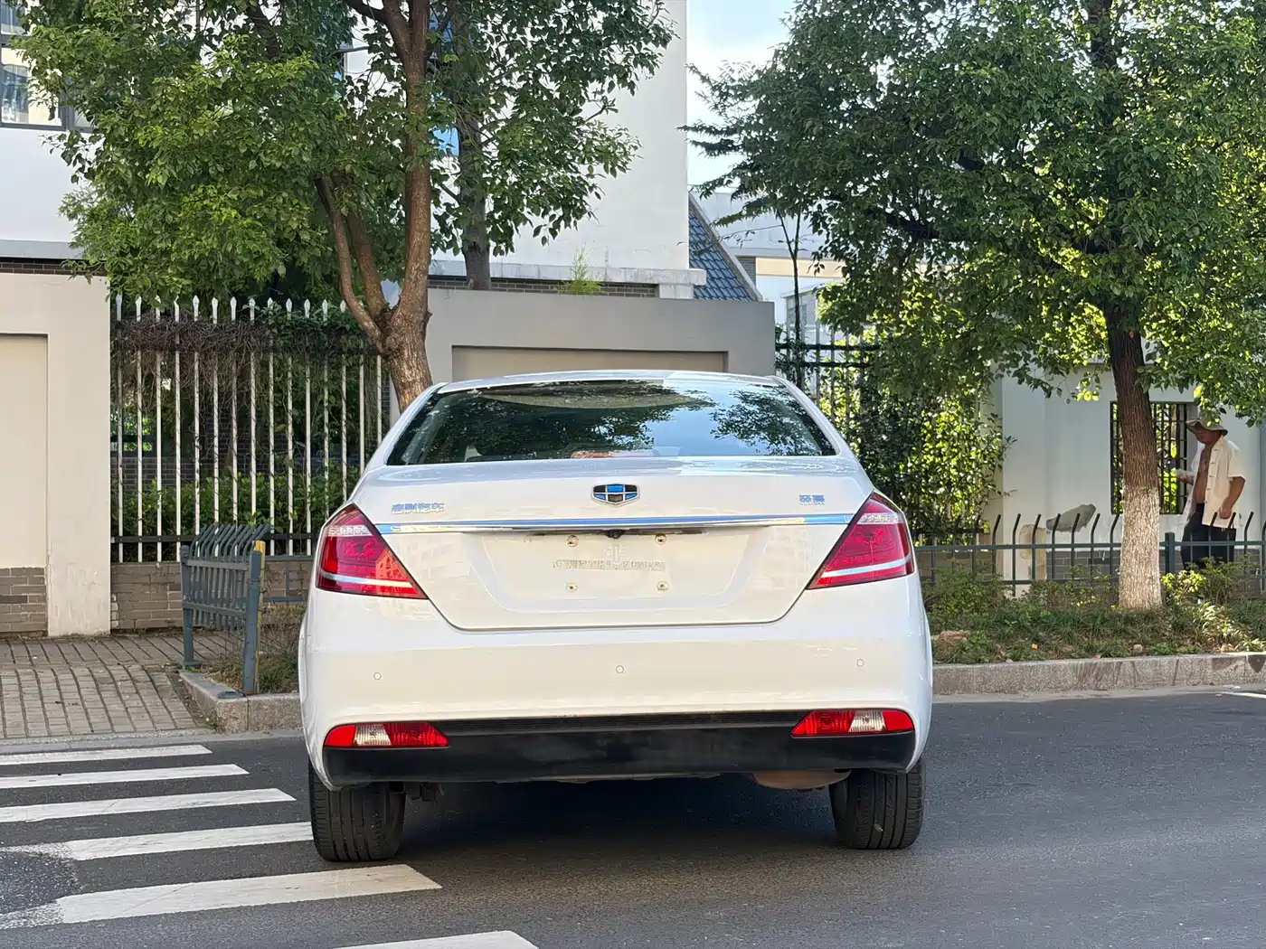 Фото 8 - Geely Emgrand