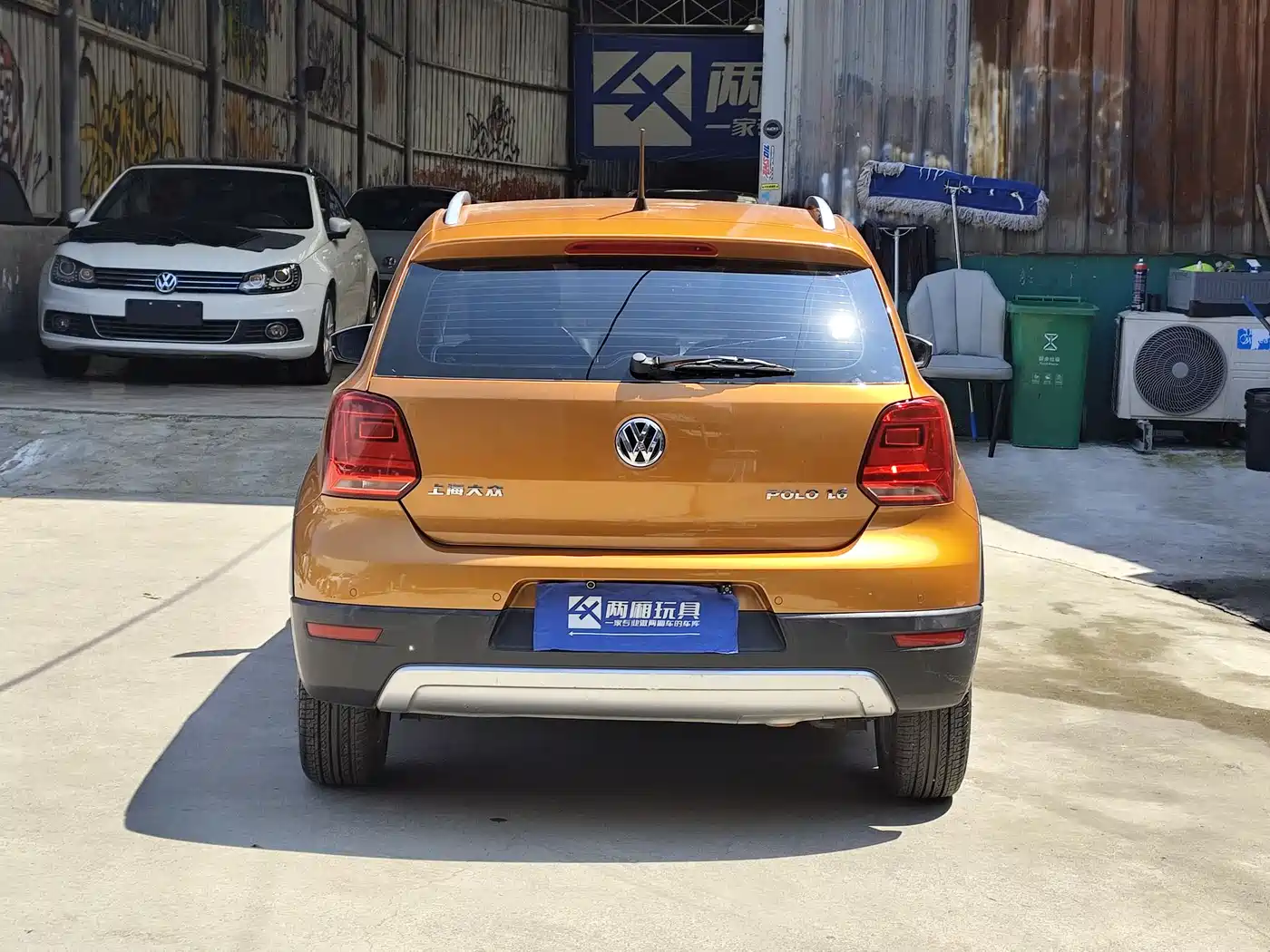 Volkswagen Polo 2014 1.6L Cross Polo Automatic фото 8