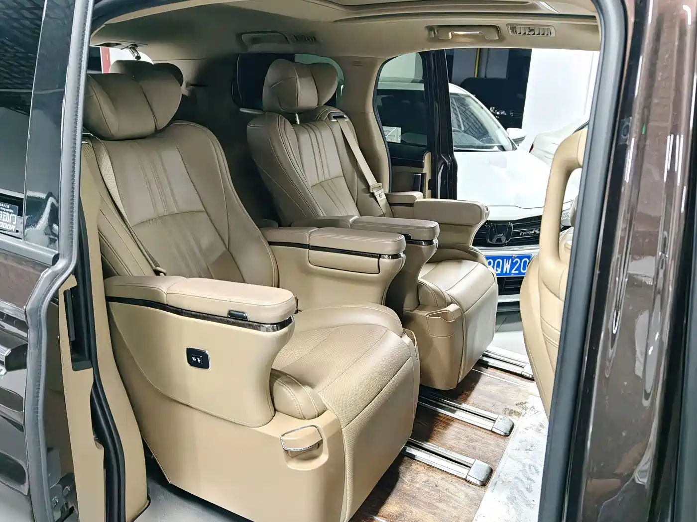 Buick GL8 2021 ES Landlord 653T Luxury фото 9