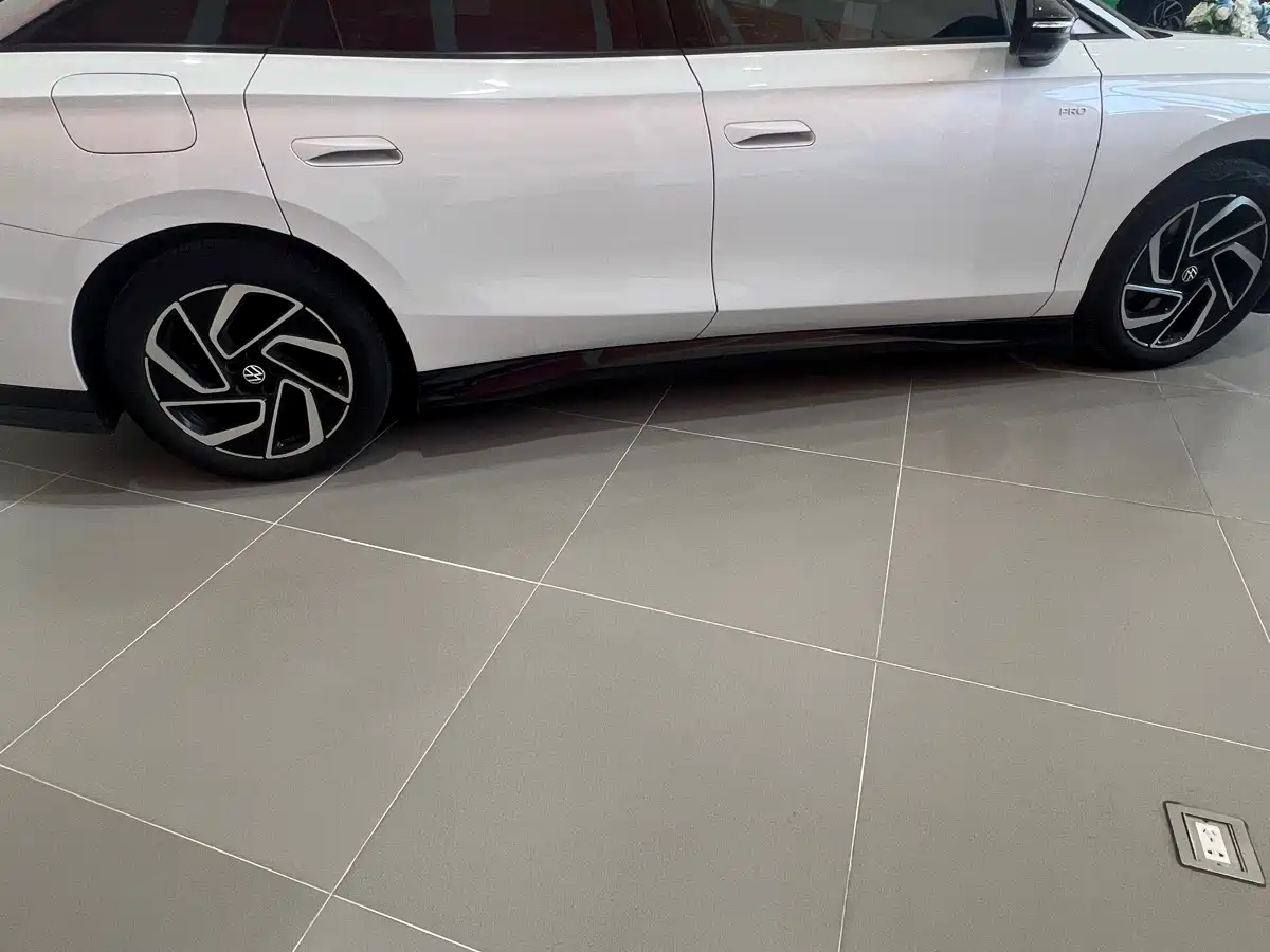 VOLKSWAGEN ID.7 VIZZION