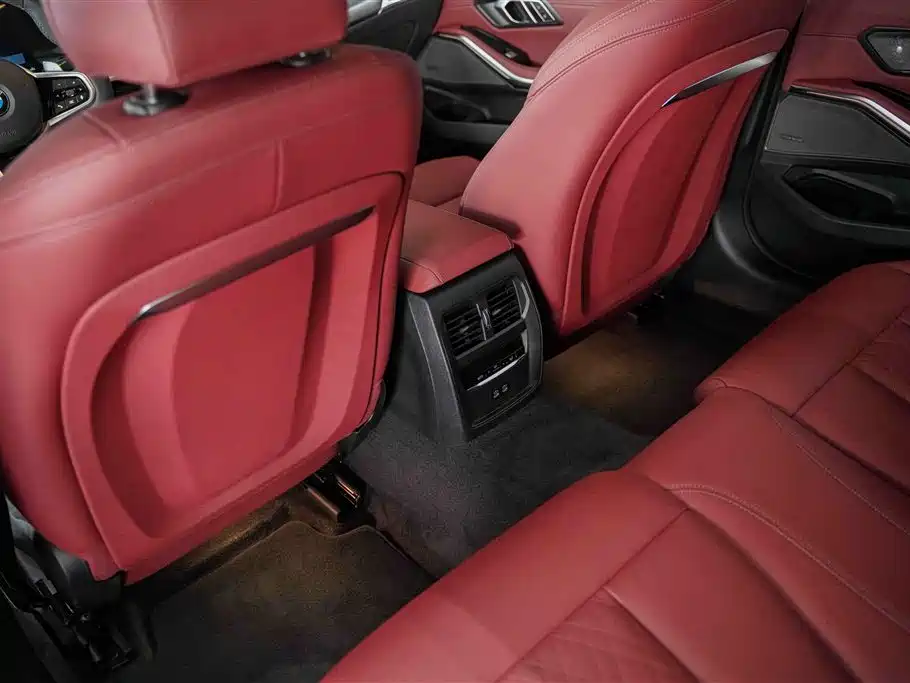 صورة 8 - BMW 3 Series