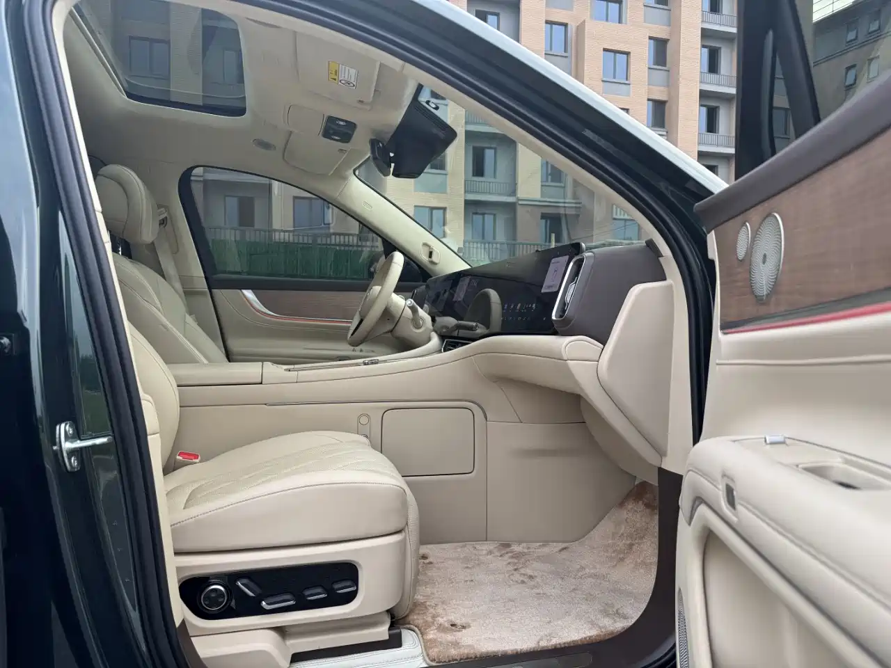 AITO Wenjie AITO M9 2024 Extended Range Ultra 42kWh 6-Seater фото 4