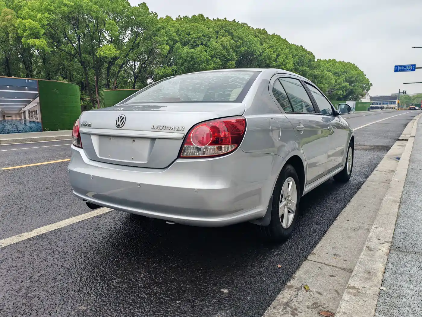 Volkswagen Lavida 2011 1.6L Manual Leisure Edition фото 5
