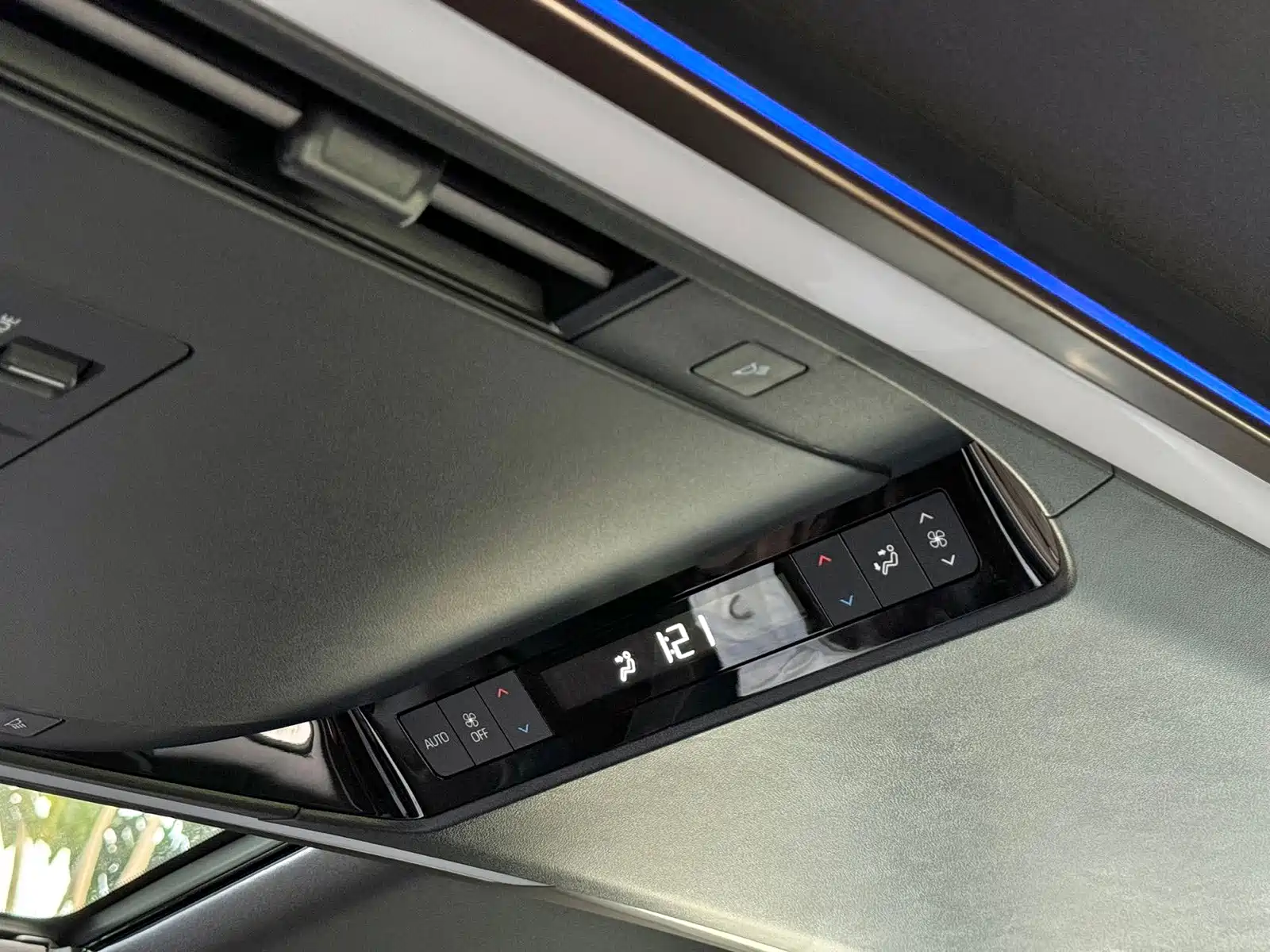 Photo 14 - Toyota Alphard