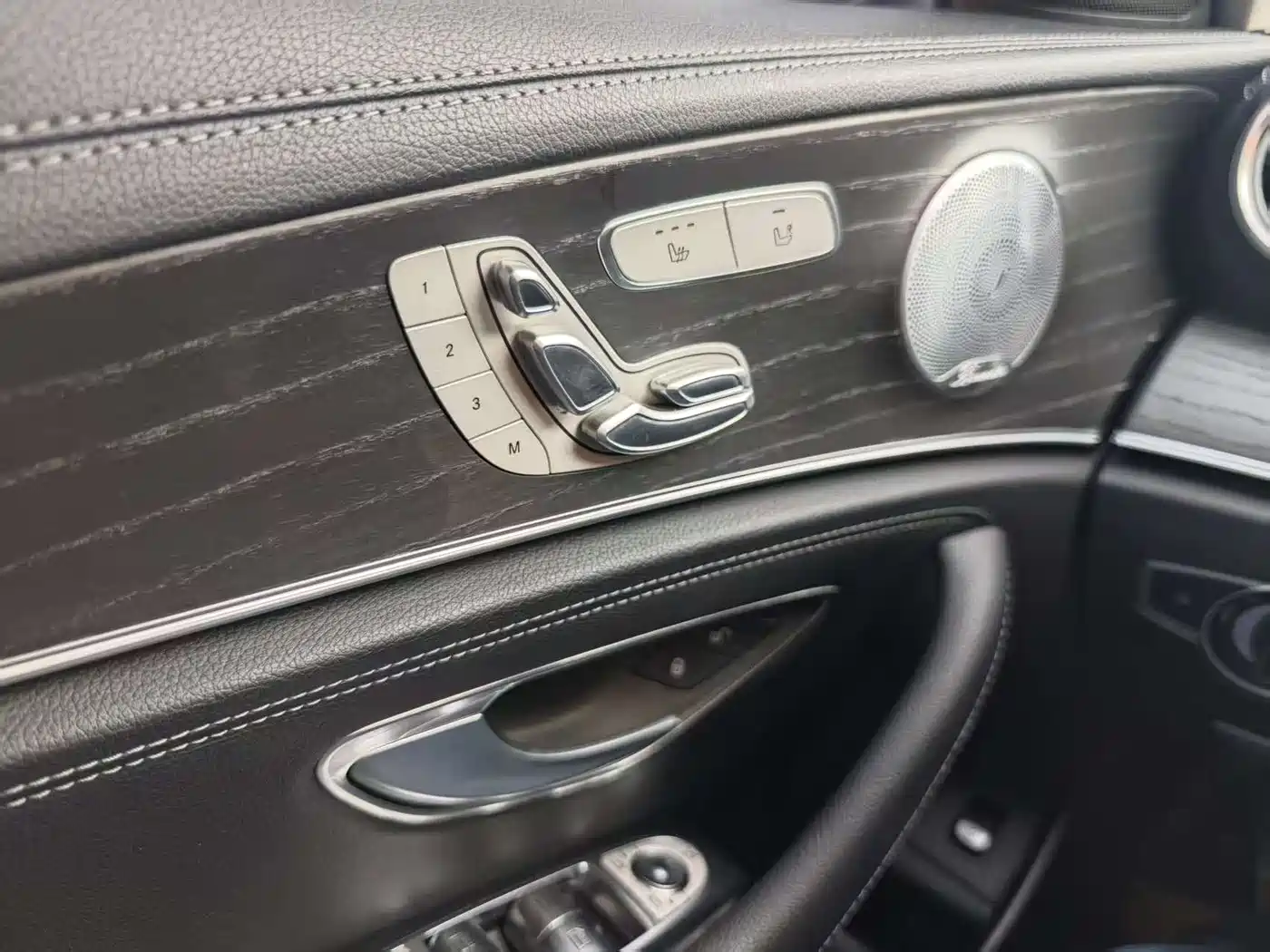 Mercedes-Benz E-Class 2020 E 300 L Sport Luxury Model фото 4