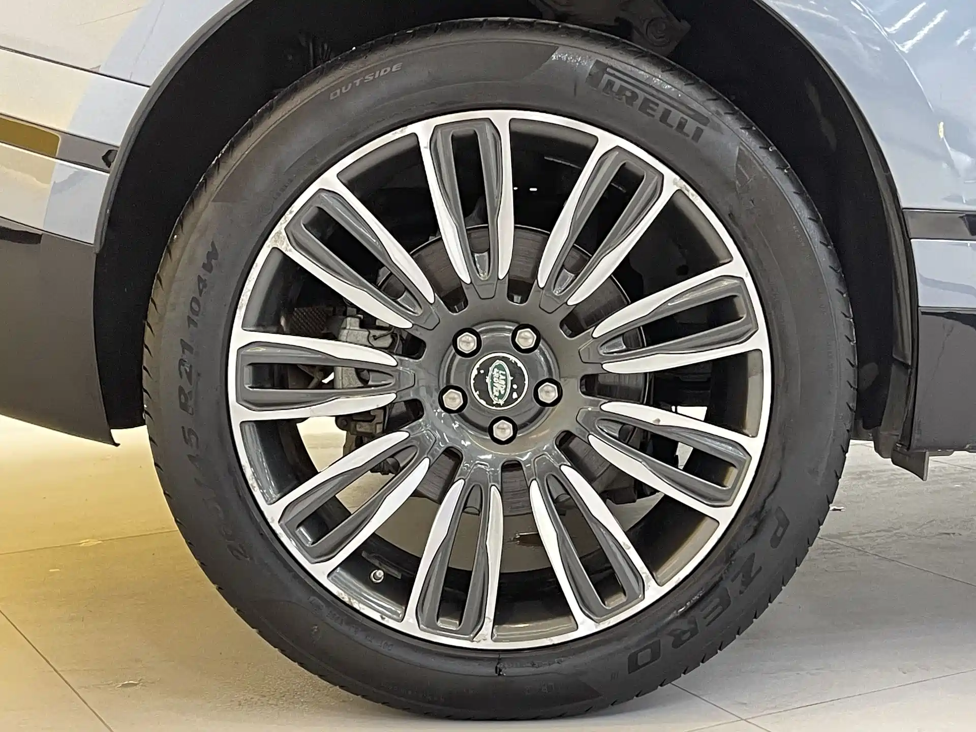 Фото 21 - Land Rover Range Rover Velar