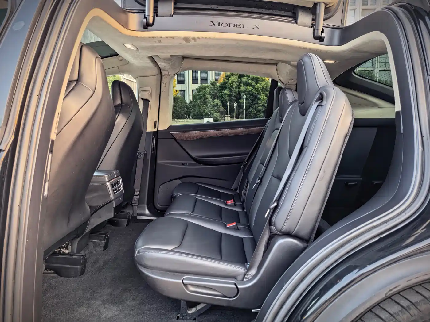 TESLA MODEL X