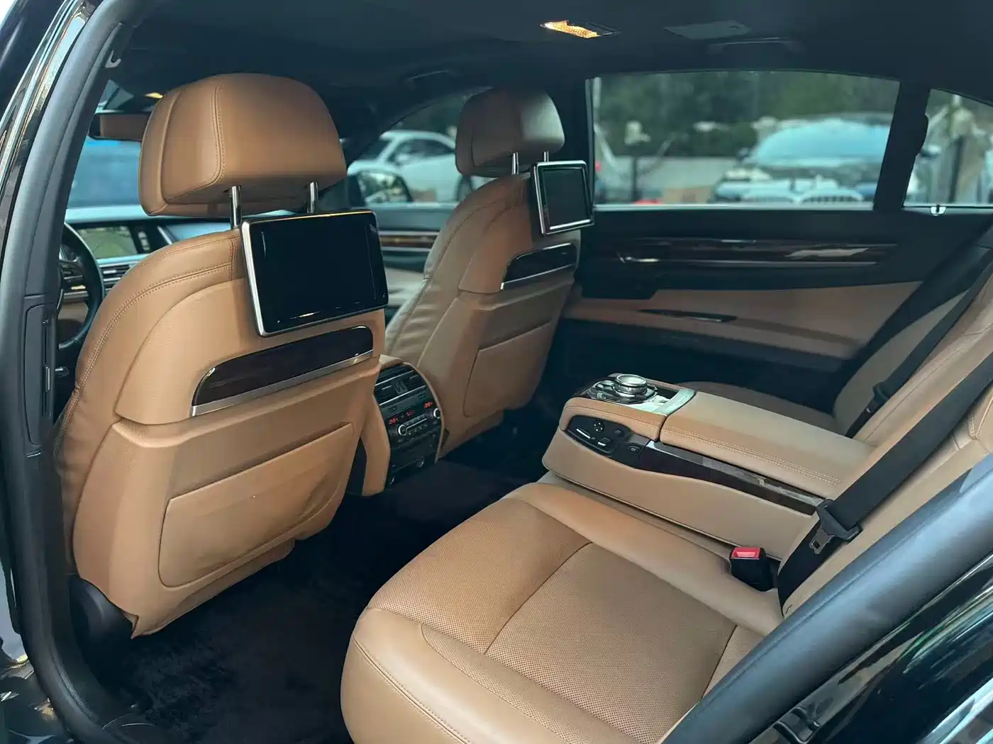BMW 7 Series 2013 750Li xDrive фото 7