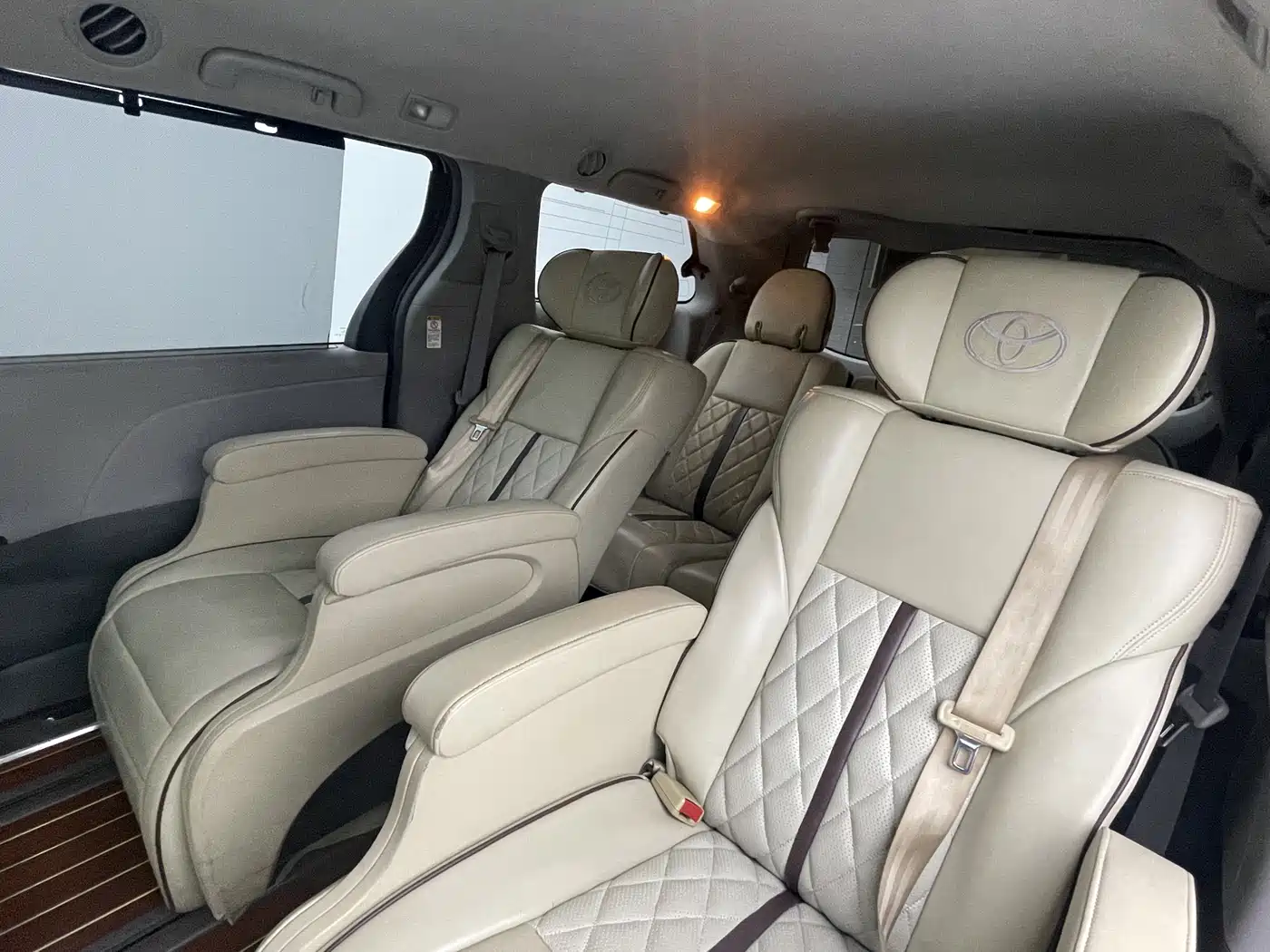 Toyota Sienna 2015 3.5L 2WD LE фото 9