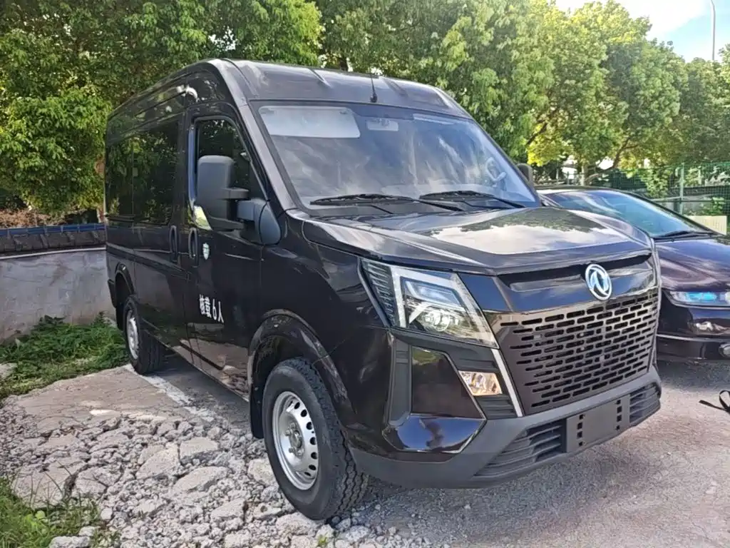 Dongfeng Yufeng Yufeng 2023 2023 V9+ 2.0T Automatic FWD Multi-purpose Short Wheelbase Medium Roof 5/6 Seater