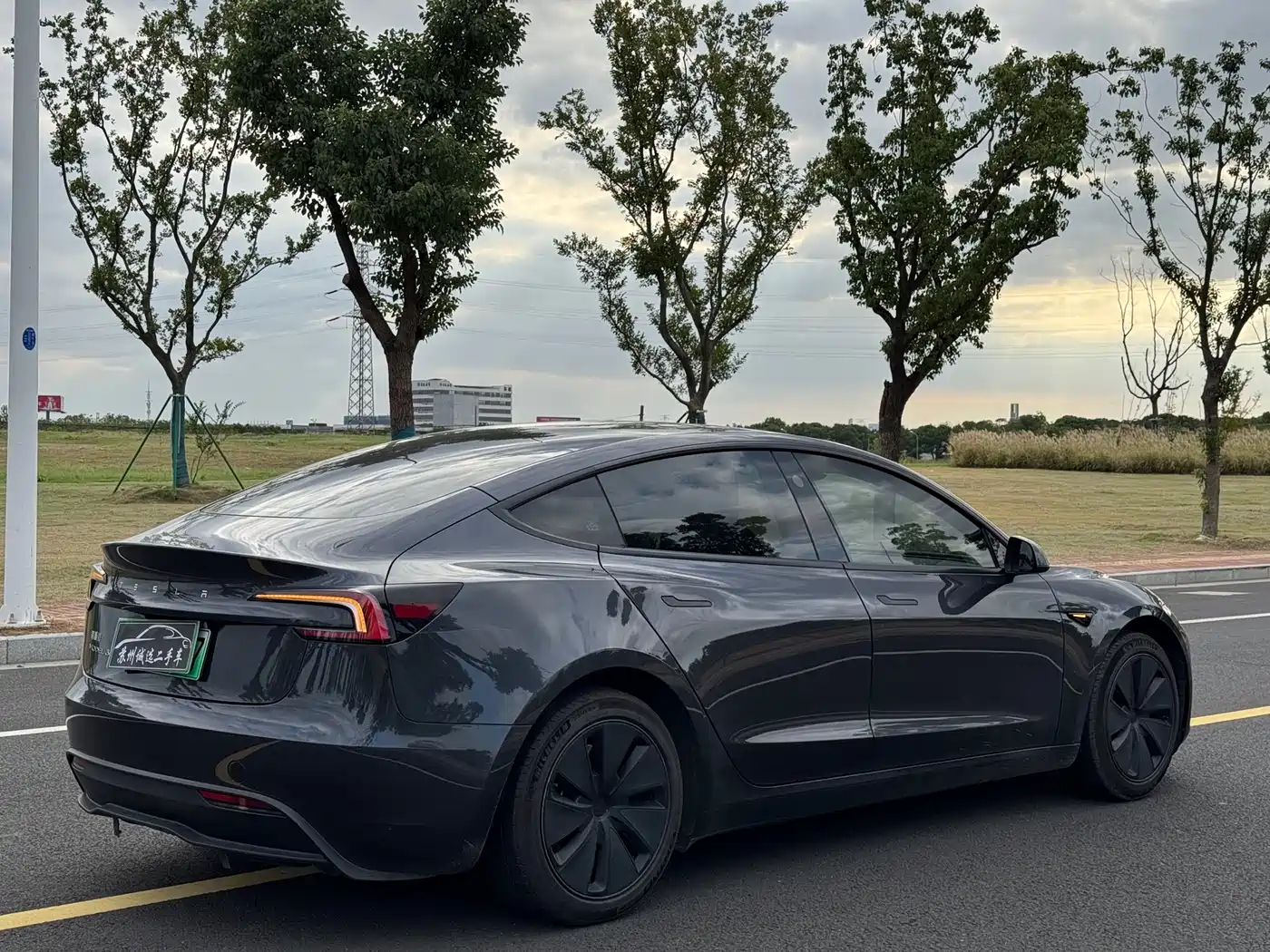 TESLA MODEL 3
