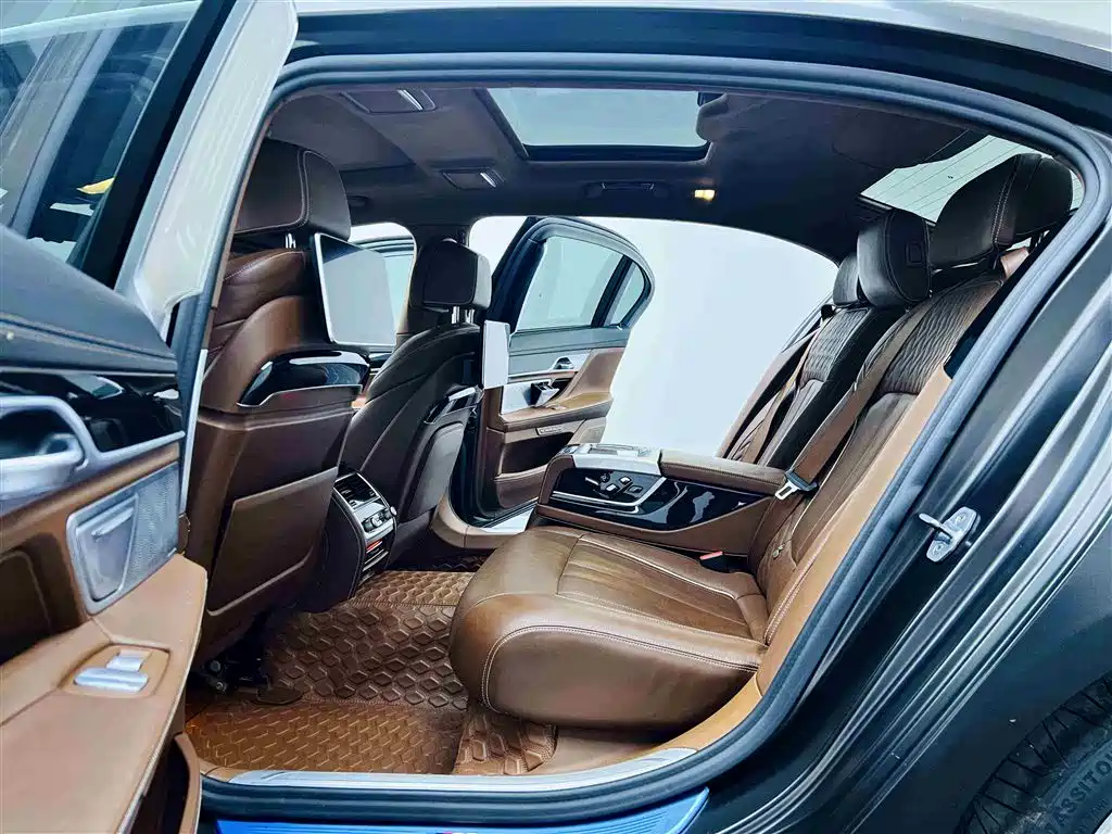 BMW 7 Series 2018 740Li xDrive Premium Type M Sport Package фото 11